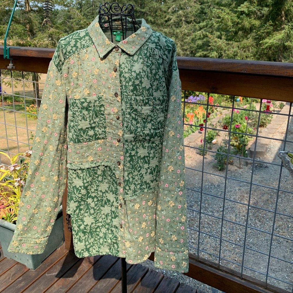 NEW Dip Women's Medium Green Floral 100% Organic Cotton Long Sleeve Button Down